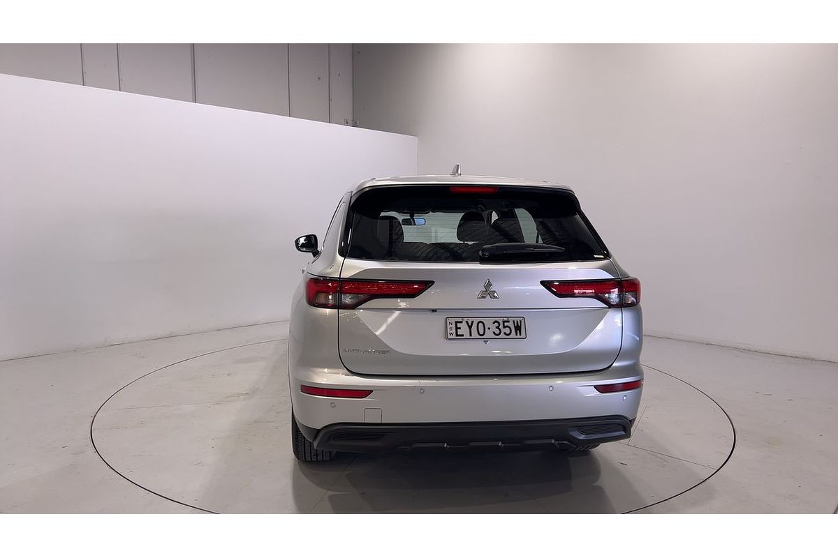 2023 Mitsubishi Outlander ES ZM