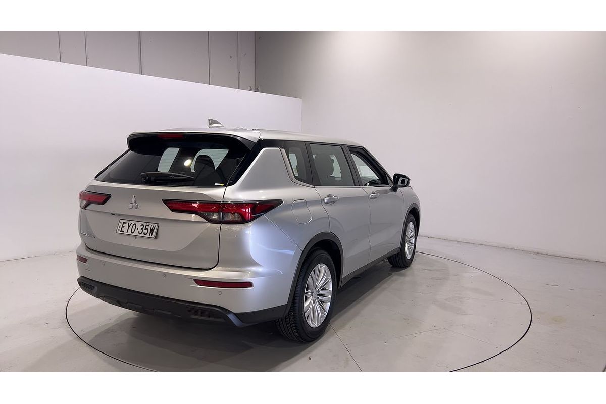 2023 Mitsubishi Outlander ES ZM