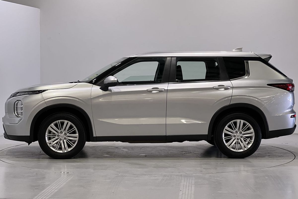 2023 Mitsubishi Outlander ES ZM