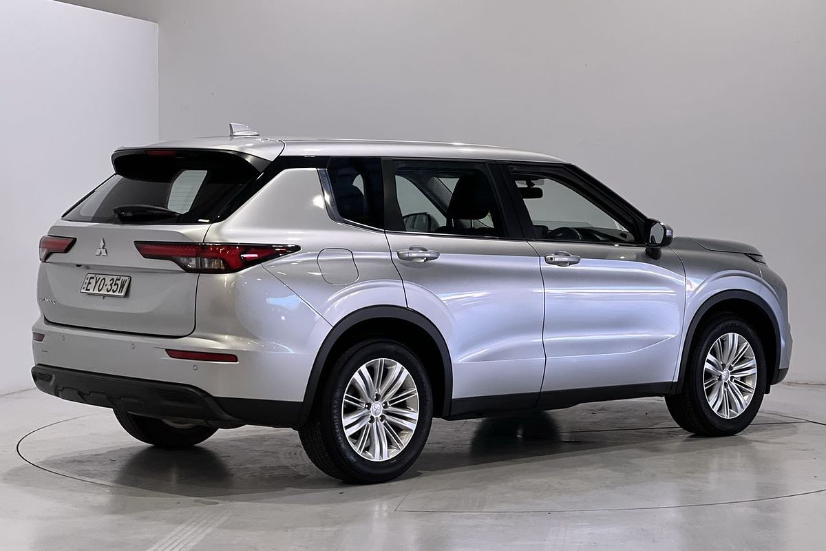 2023 Mitsubishi Outlander ES ZM