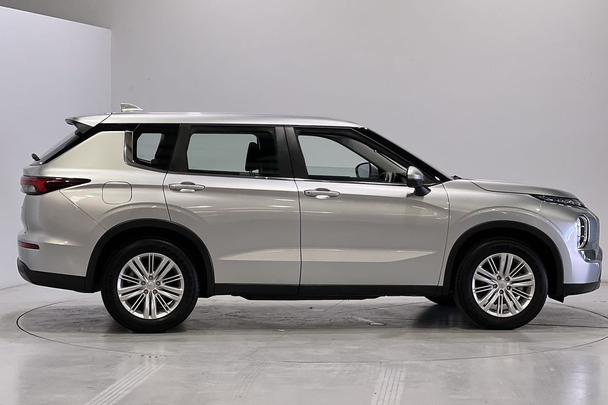 2023 Mitsubishi Outlander ES ZM