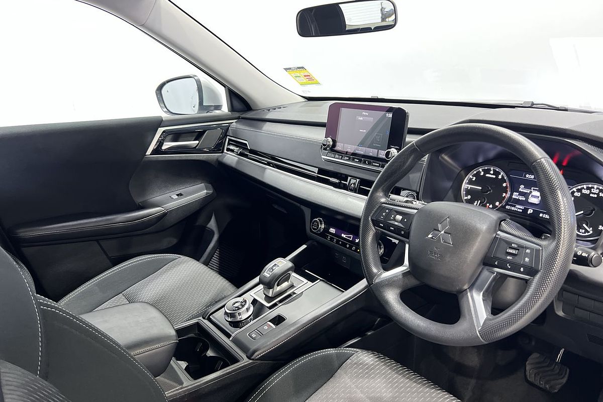 2023 Mitsubishi Outlander ES ZM