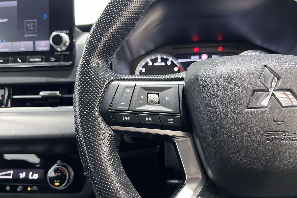 2023 Mitsubishi Outlander ES ZM