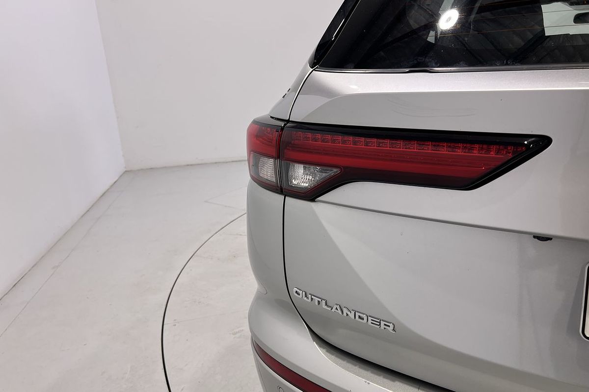 2023 Mitsubishi Outlander ES ZM