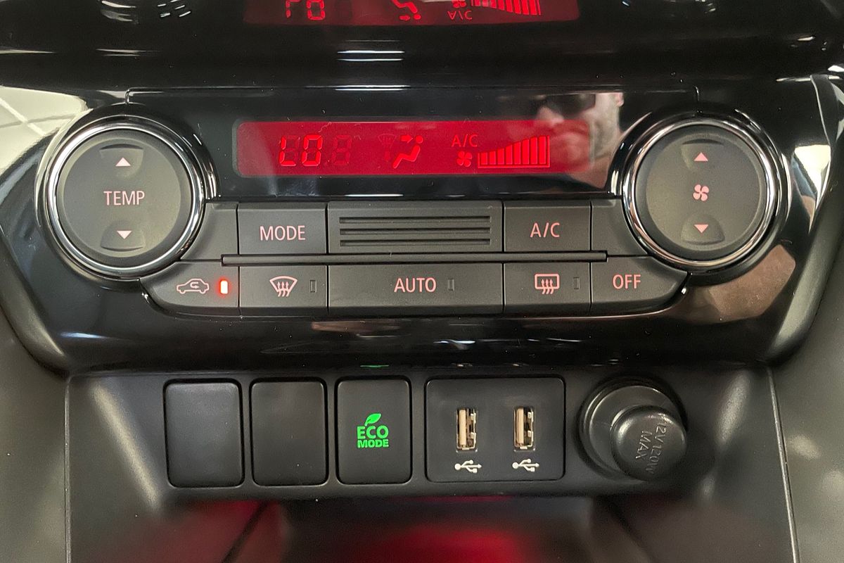 2024 Mitsubishi Eclipse Cross LS Black Edition YB