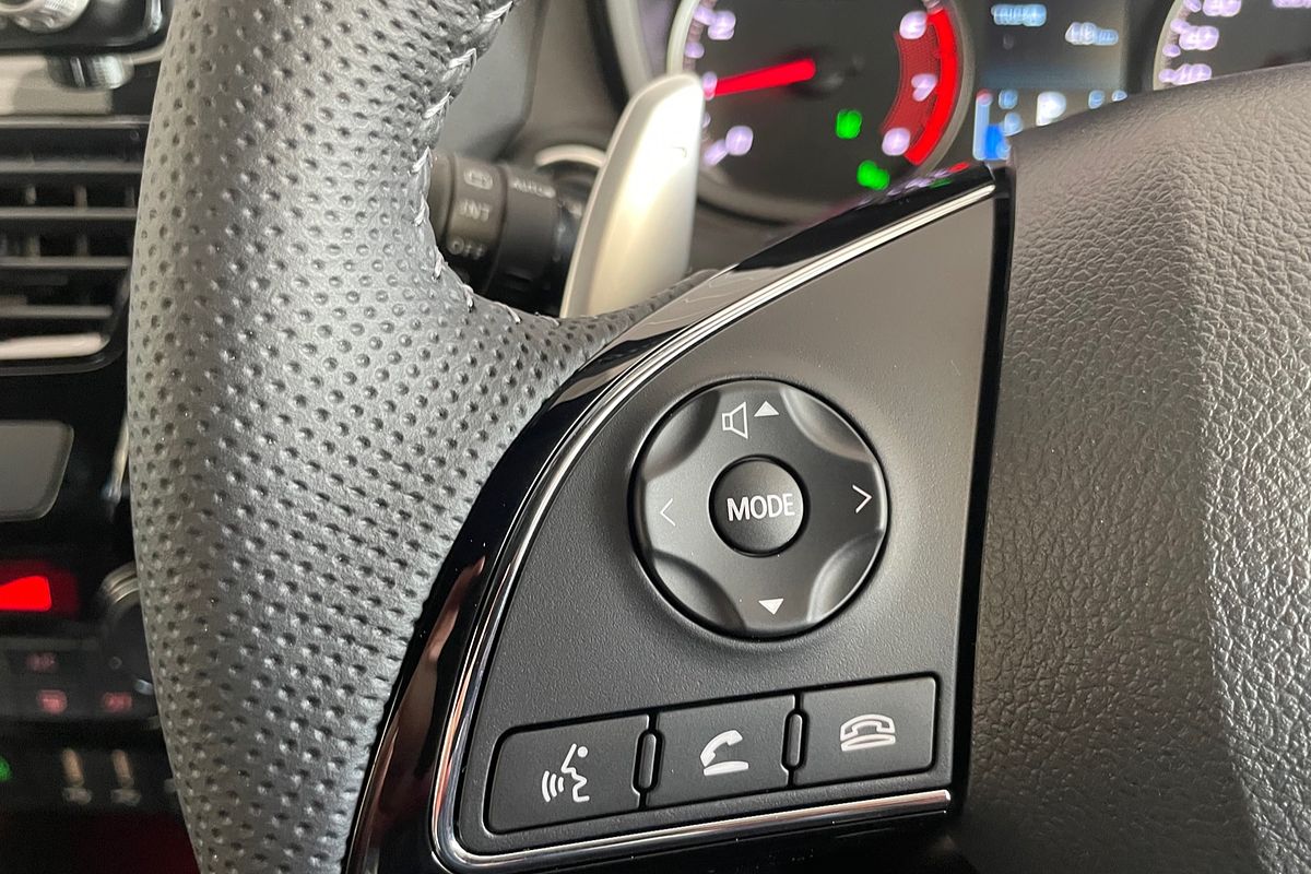 2024 Mitsubishi Eclipse Cross LS Black Edition YB