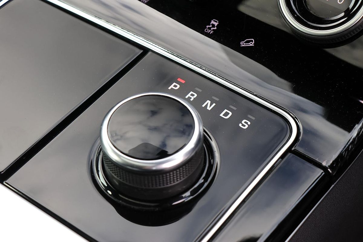 2017 Land Rover Range Rover Velar D240 L560
