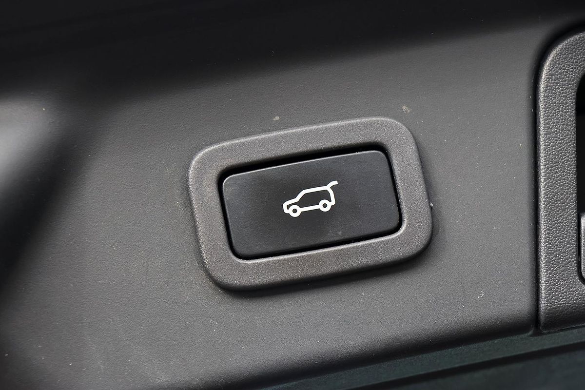 2017 Land Rover Range Rover Velar D240 L560