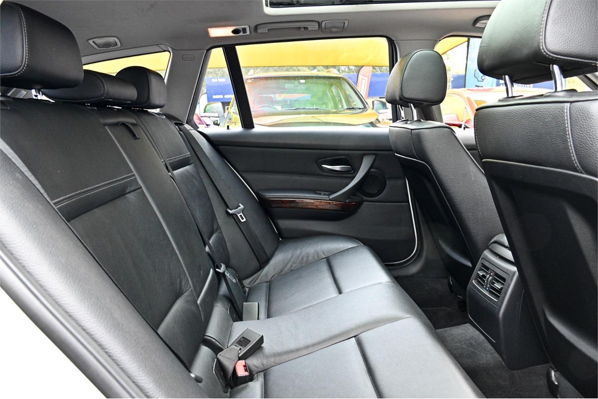 2011 BMW 3 Series 320i Lifestyle E91