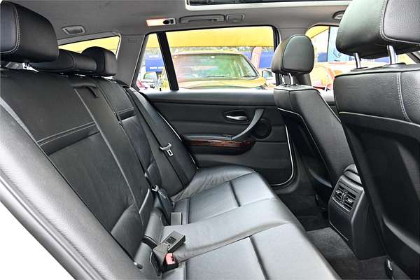 2011 BMW 3 Series 320i Lifestyle E91