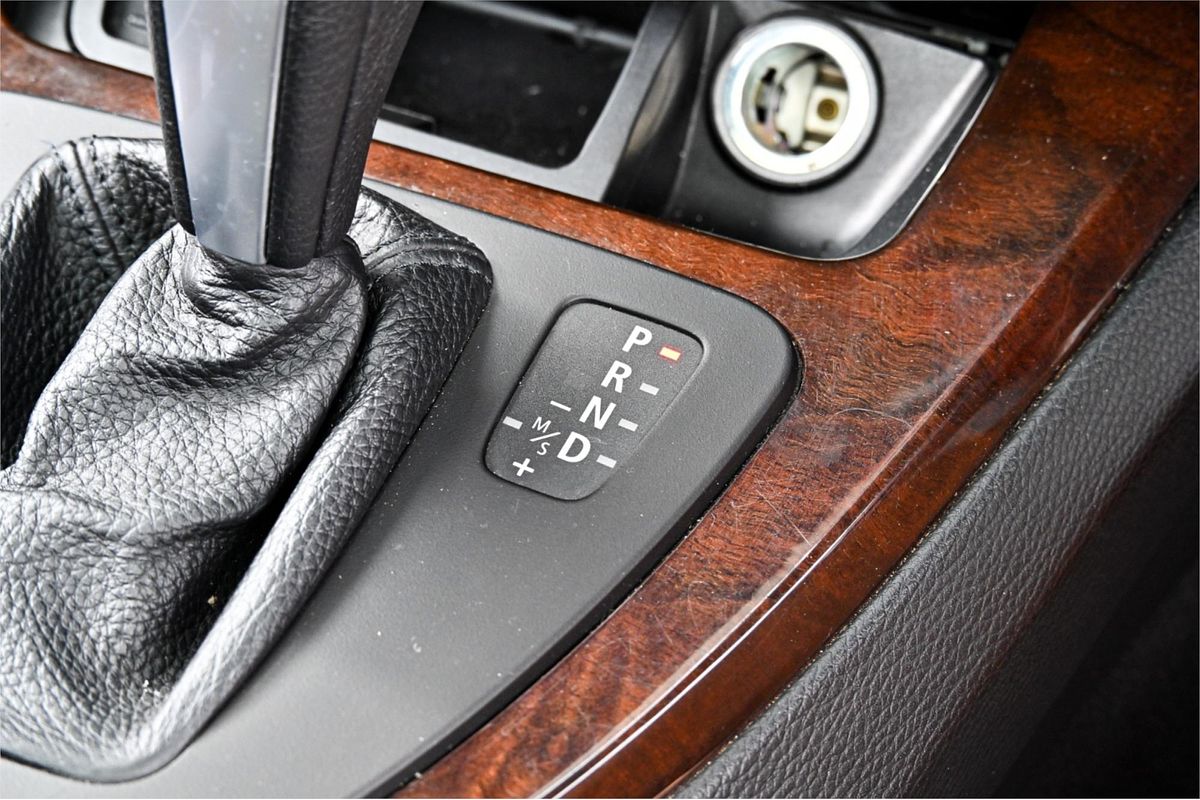 2011 BMW 3 Series 320i Lifestyle E91