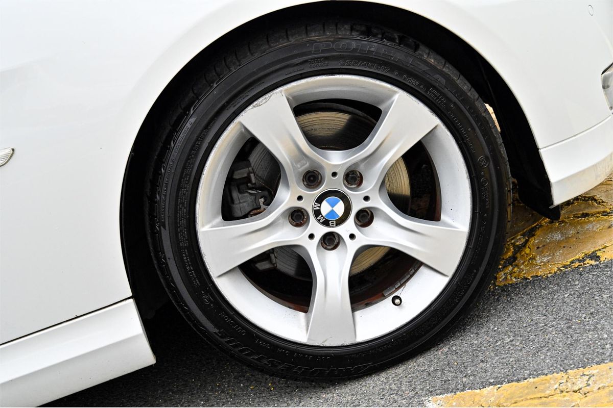 2011 BMW 3 Series 320i Lifestyle E91