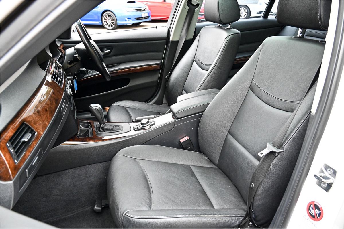 2011 BMW 3 Series 320i Lifestyle E91