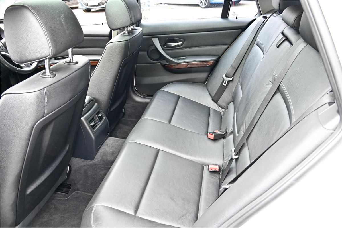 2011 BMW 3 Series 320i Lifestyle E91