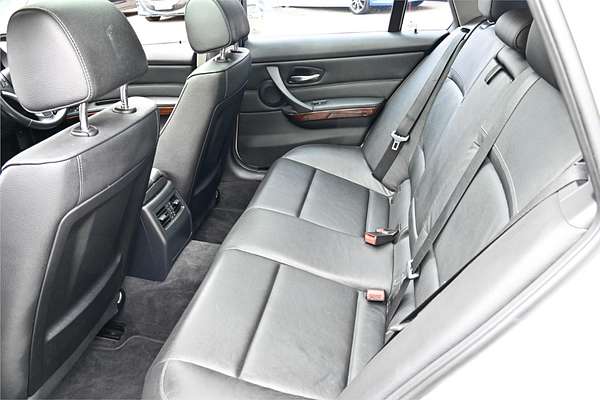 2011 BMW 3 Series 320i Lifestyle E91