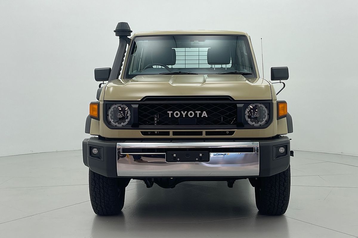 LC Military GXL 4.5L T Diesel Manual Dual Cab Chassis 