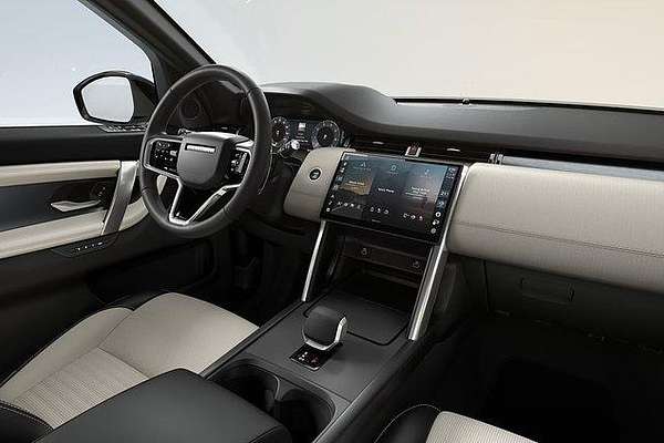2025 Land Rover Discovery Sport P300e Dynamic SE L550