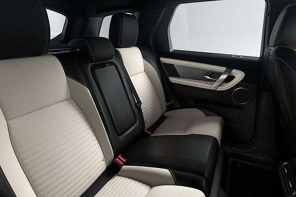 2025 Land Rover Discovery Sport P300e Dynamic SE L550