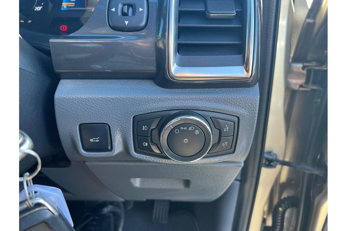 2015 Ford Everest Titanium UA
