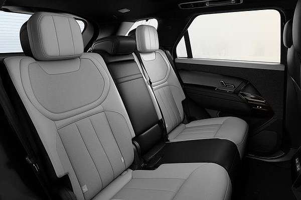 2025 Land Rover Range Rover Sport D250 Dynamic SE L461