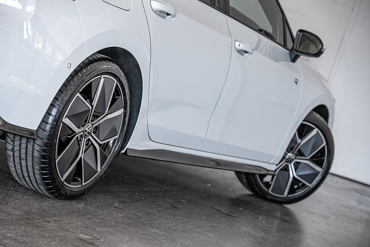 2025 Volkswagen Golf 110TSI R-Line 8.5