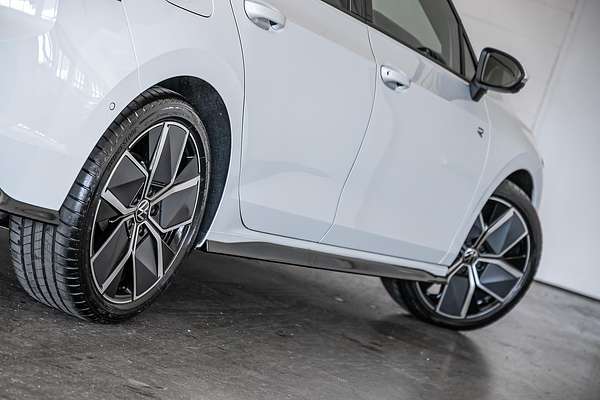 2025 Volkswagen Golf 110TSI R-Line 8.5