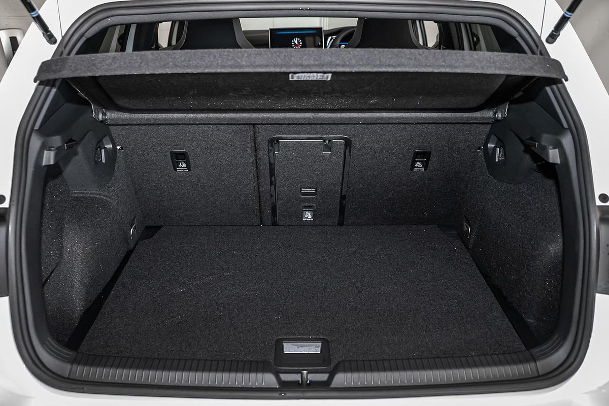2025 Volkswagen Golf 110TSI R-Line 8.5
