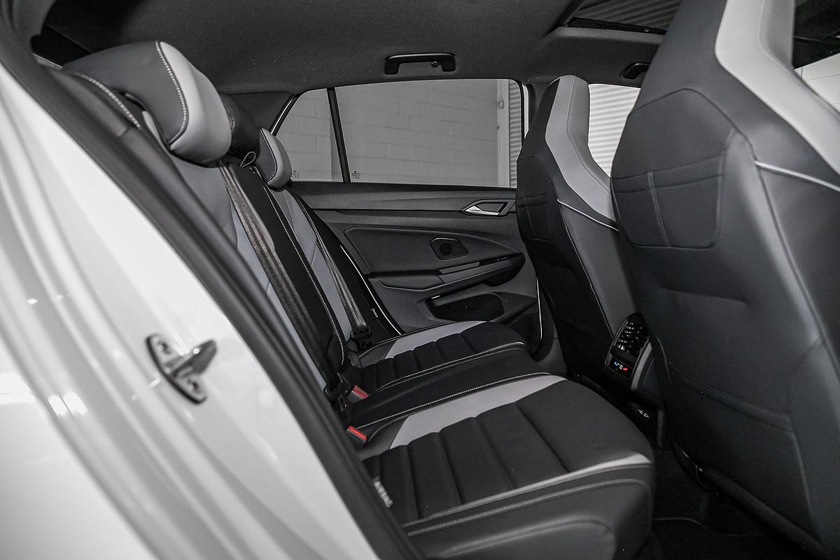2025 Volkswagen Golf 110TSI R-Line 8.5
