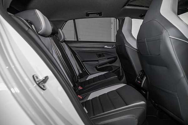 2025 Volkswagen Golf 110TSI R-Line 8.5
