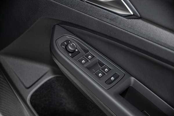 2025 Volkswagen Golf 110TSI R-Line 8.5