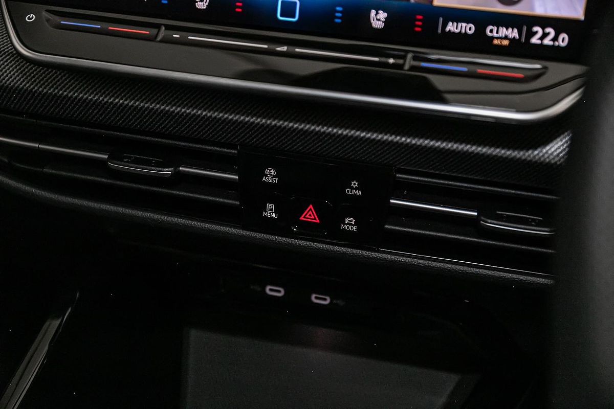 2025 Volkswagen Golf 110TSI R-Line 8.5