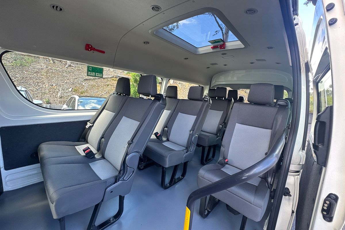 2020 Toyota Hiace Commuter GDH322R