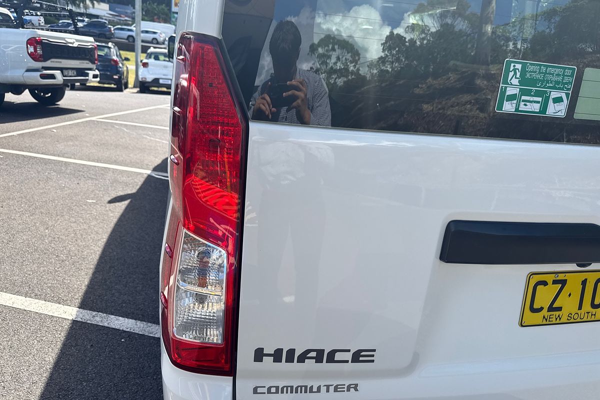 2020 Toyota Hiace Commuter GDH322R