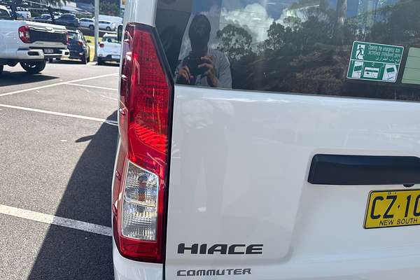 2020 Toyota Hiace Commuter GDH322R