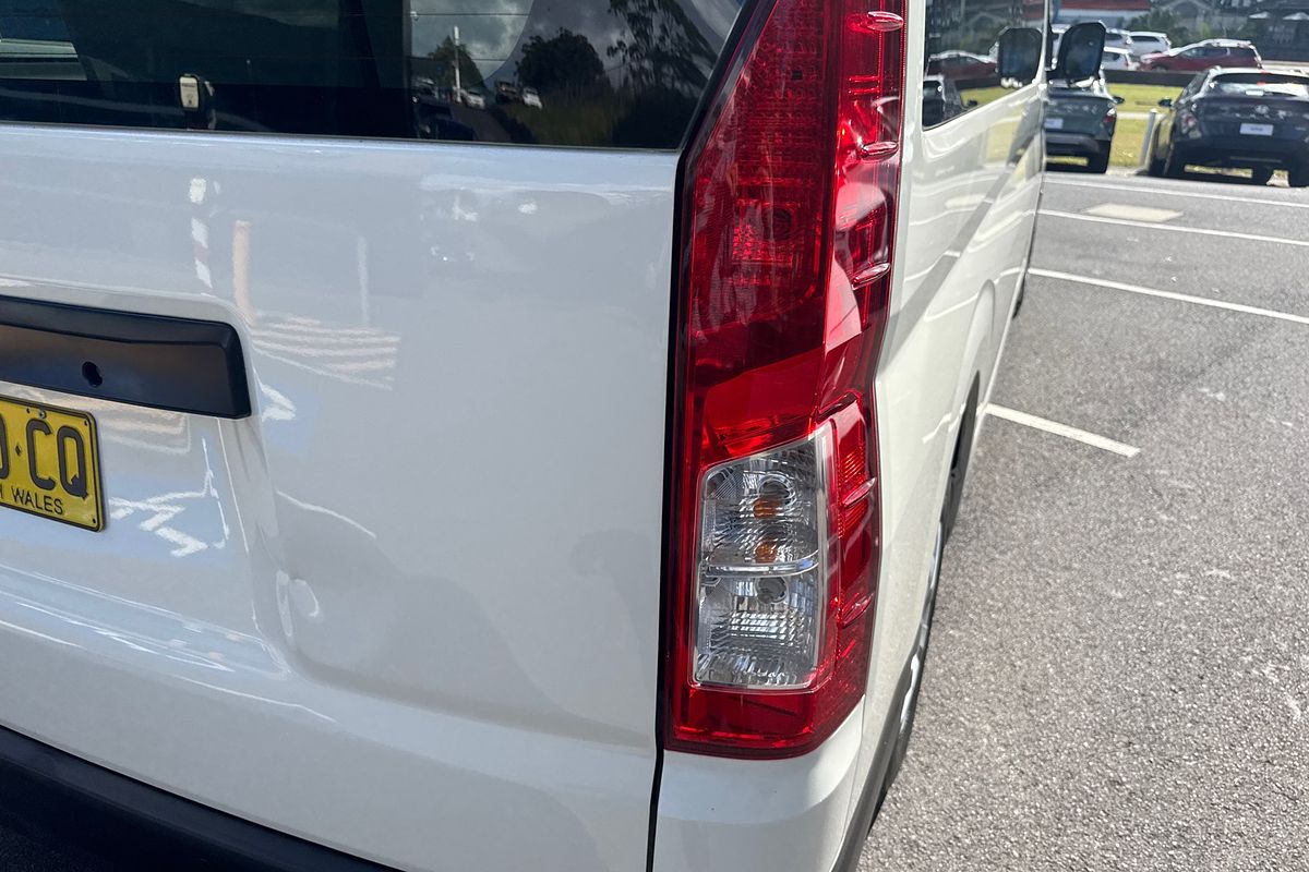 2020 Toyota Hiace Commuter GDH322R