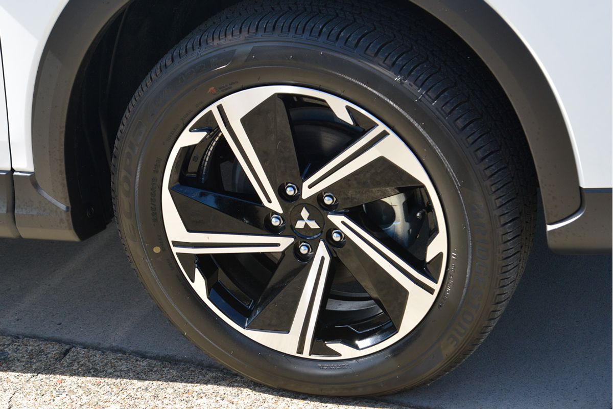 2024 Mitsubishi Eclipse Cross PHEV ES YB