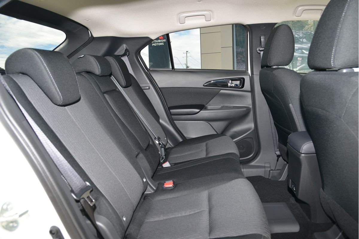 2024 Mitsubishi Eclipse Cross PHEV ES YB
