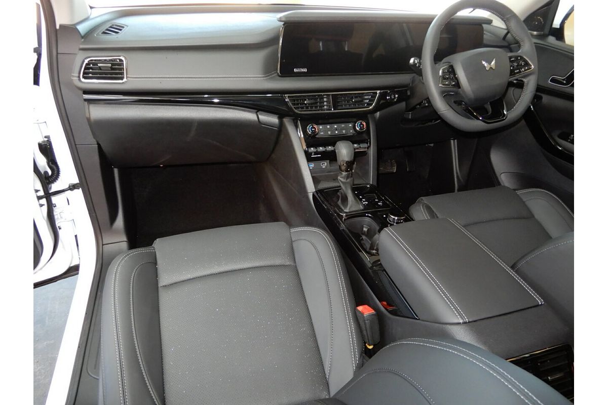 2025 Mahindra XUV700 AX7L MY25