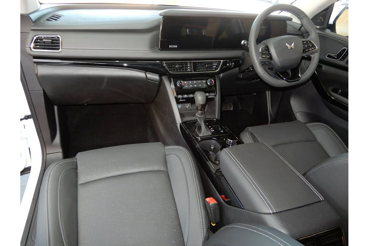 2025 Mahindra XUV700 AX7L MY25