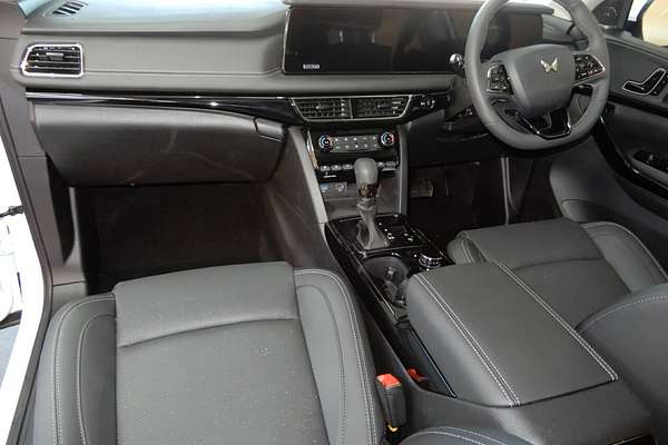 2025 Mahindra XUV700 AX7L MY25