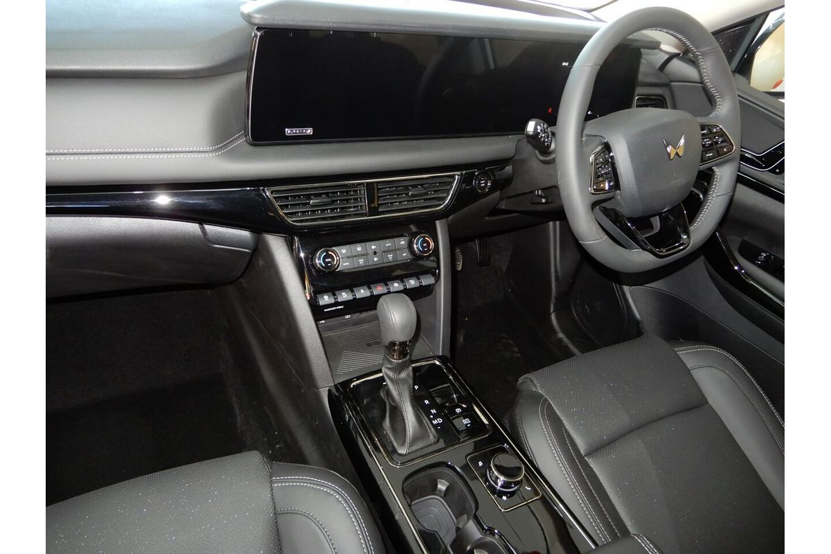 2025 Mahindra XUV700 AX7L MY25
