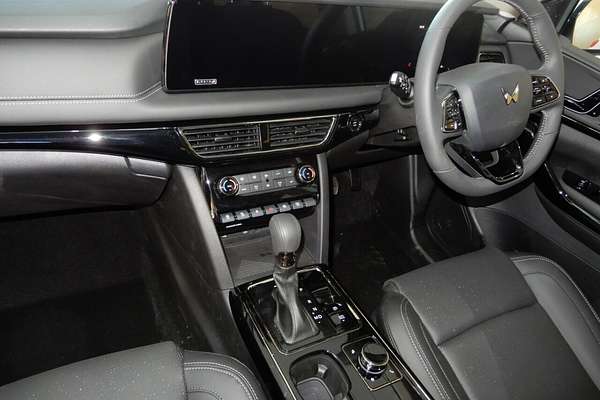 2025 Mahindra XUV700 AX7L MY25