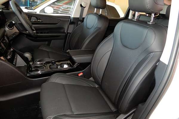 2025 Mahindra XUV700 AX7L MY25