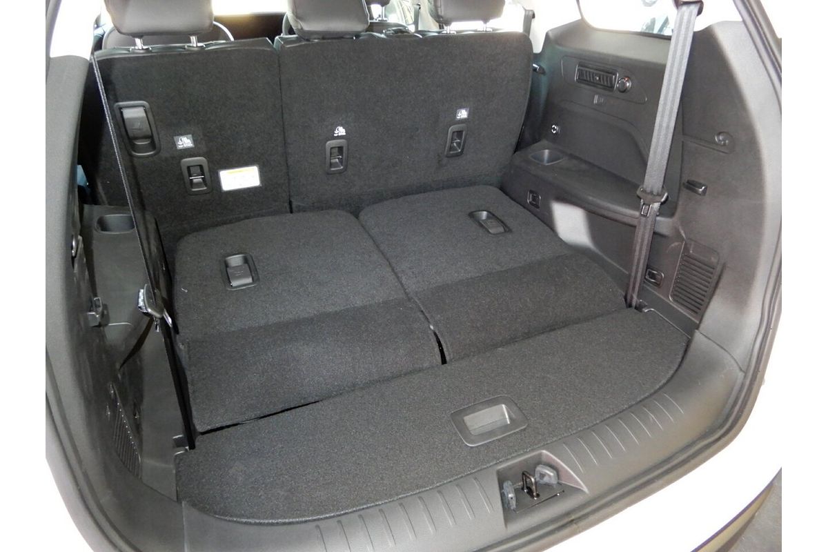 2025 Mahindra XUV700 AX7L MY25