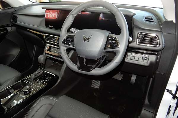 2025 Mahindra XUV700 AX7L MY25