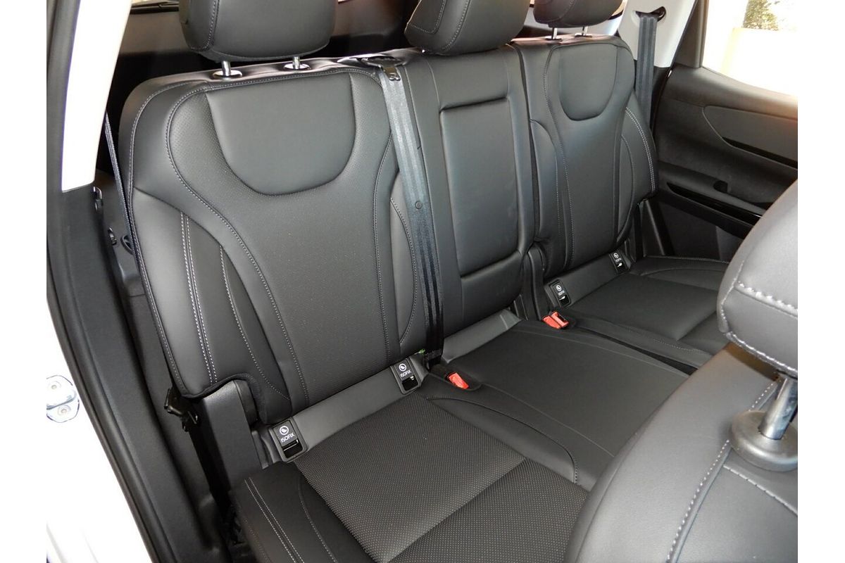 2025 Mahindra XUV700 AX7L MY25