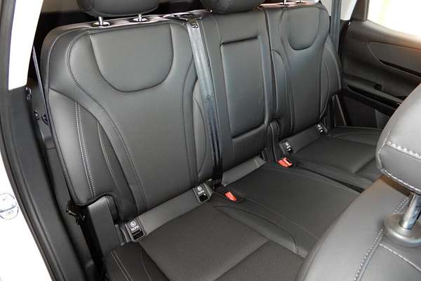 2025 Mahindra XUV700 AX7L MY25