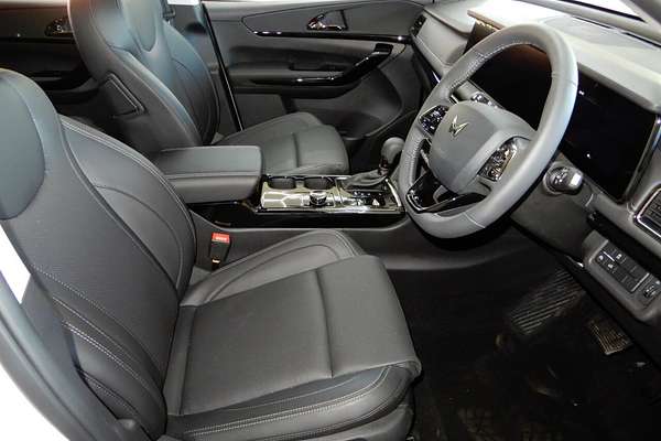 2025 Mahindra XUV700 AX7L MY25