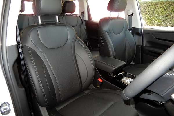 2025 Mahindra XUV700 AX7L MY25