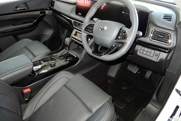 2025 Mahindra XUV700 AX7L MY25